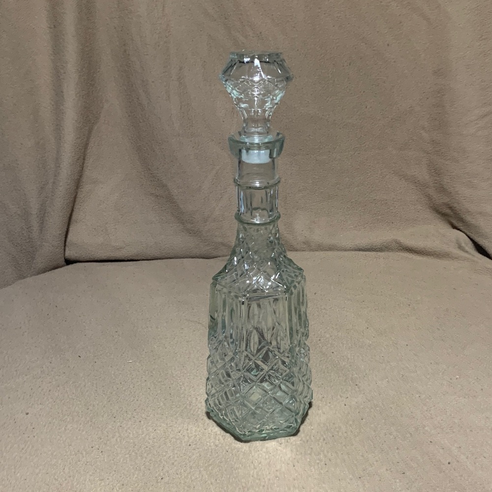 Elegant Clear Glass Decanter